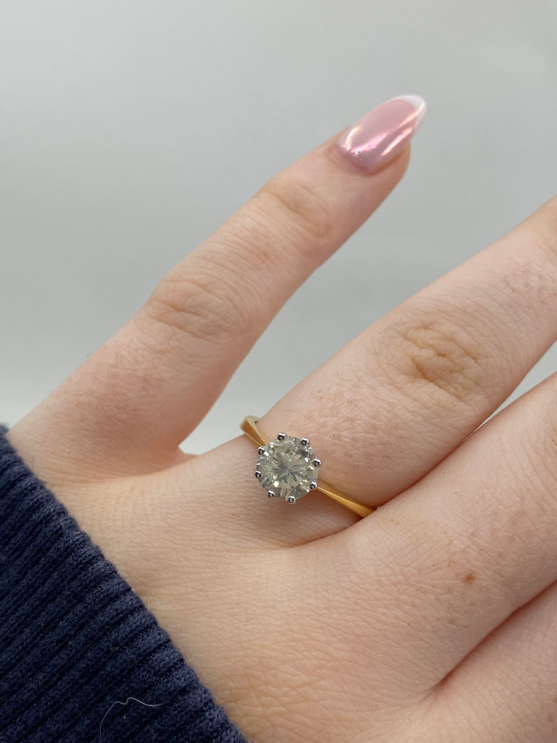 Round Diamond Stone Ring - Yellow Gold