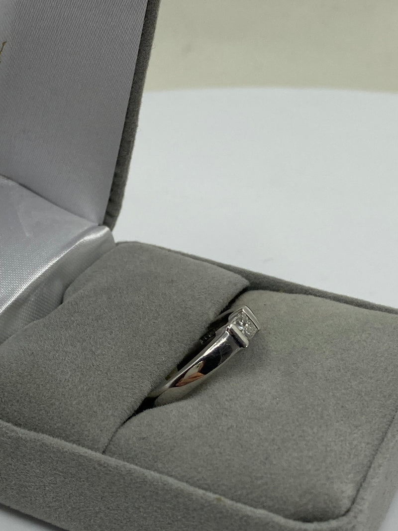 Princess Ring - 18ct White Gold