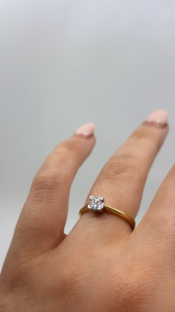 Princess Cut Diamond Ring - 18ct Gold