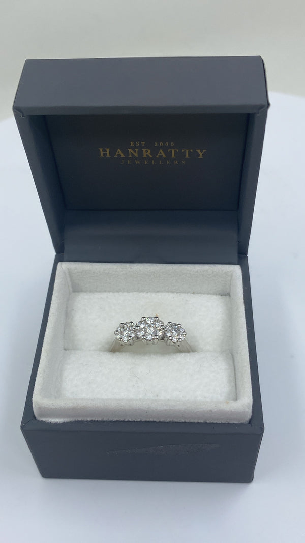 Round Cut Diamond 3 Flower Classic Ring - 18ct Gold