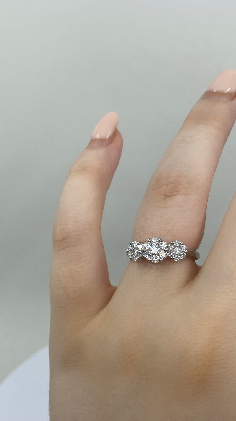 Round Cut Diamond 3 Flower Classic Ring - 18ct Gold