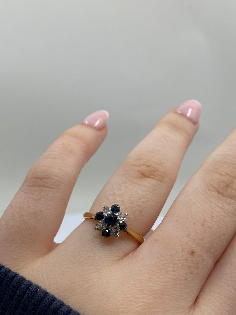 Flower Shaped Ring - 18ct Yellow Gold