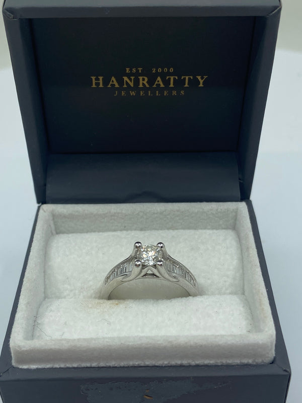 Baguette & Brilliant Cut Diamond Ring - 18ct Gold