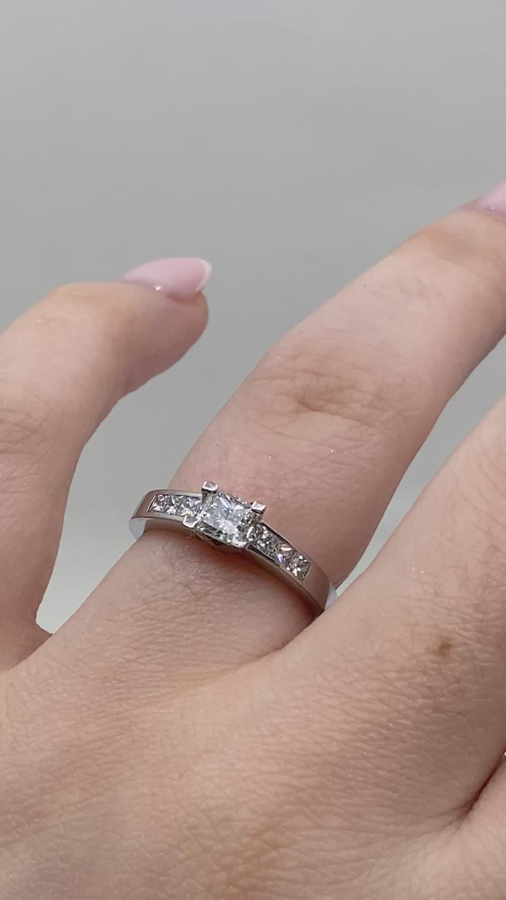 Princess Cut Diamond Ring - 18ct Gold