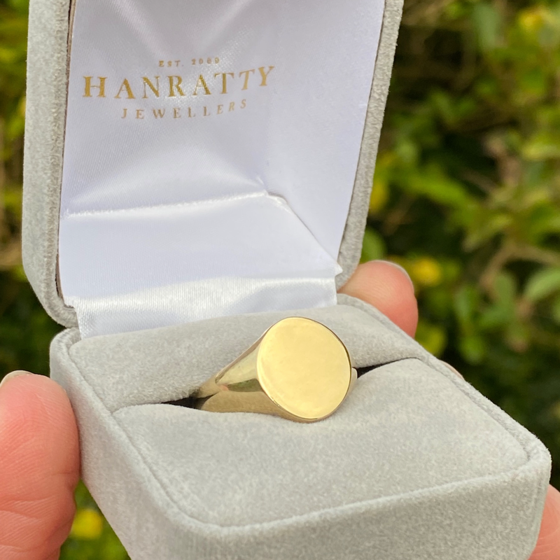 Plain 2025 signet ring